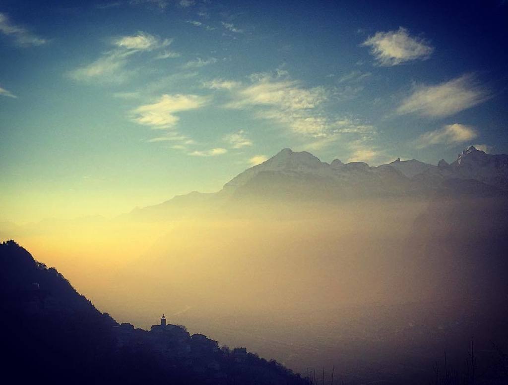 montagnemagiq's tweet photo. The valais looking magical today... #montagnemagique #inlovewithswitzerland #4valleys #nen… https://t.co/vSGlXx4DFw https://t.co/n4CxflIyrK