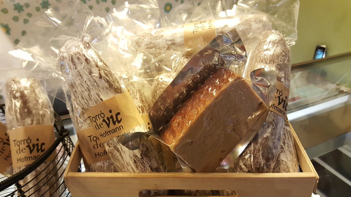 Dark chocolate "salami" and white chocolate "manchego" <a href="/HofmannBCN/">Escuela de Hostelería Hofmann</a>  in Barcelona. #SoCute