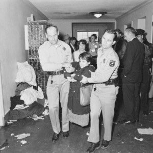 jacobin's tweet photo. On this day in 1964 police arrested over 800 students at U.C. Berkeley during a Free Speech Movement sit-in against a ban on campus protest. https://t.co/IHYXZGPl77