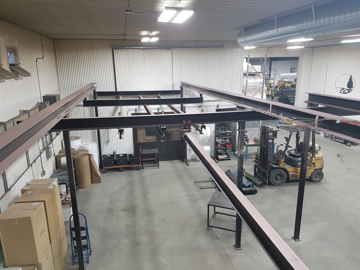 OCFab_Finishing's tweet photo. Doing maintenance on #powdercoating track system. #ocfab https://t.co/28mQRWOD1e