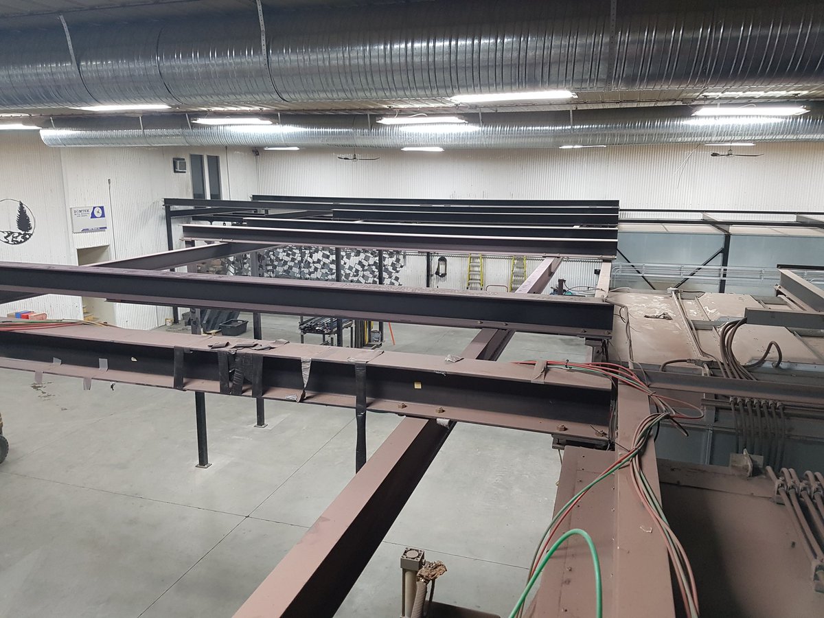 OCFab_Finishing's tweet photo. Doing maintenance on #powdercoating track system. #ocfab https://t.co/28mQRWOD1e