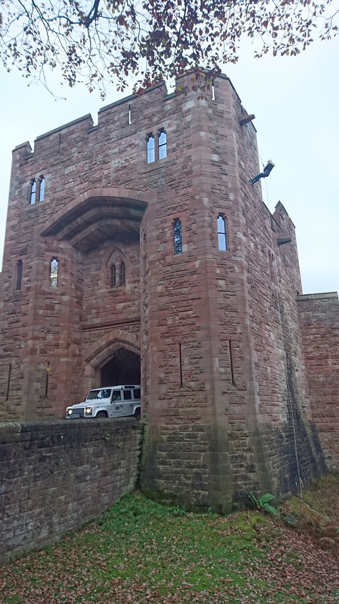 TomR1988's tweet photo. Awesome to work on a wicked Xmas party @Peck1 with my buddy @SplodgeLewis for @tnrcoaching https://t.co/dN9XoGBx5y