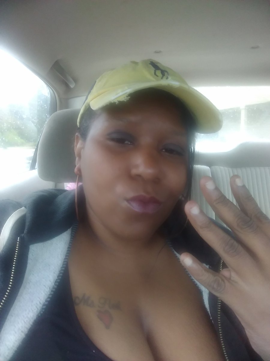 Teiwanni3's tweet photo. N yet over dose on drugs, teen pregnancy, murders, unsloved, violence, fights, raps, I'm tired. We ned hlp. An I want stop. 400 Roseland LA https://t.co/F9nDn5mlMZ
