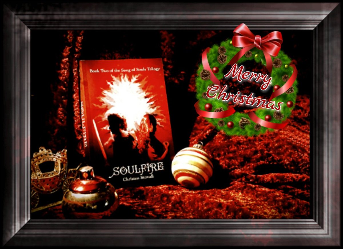 christenstovall's tweet photo. Holiday greetings to all my followers! https://t.co/zzbqistK5E