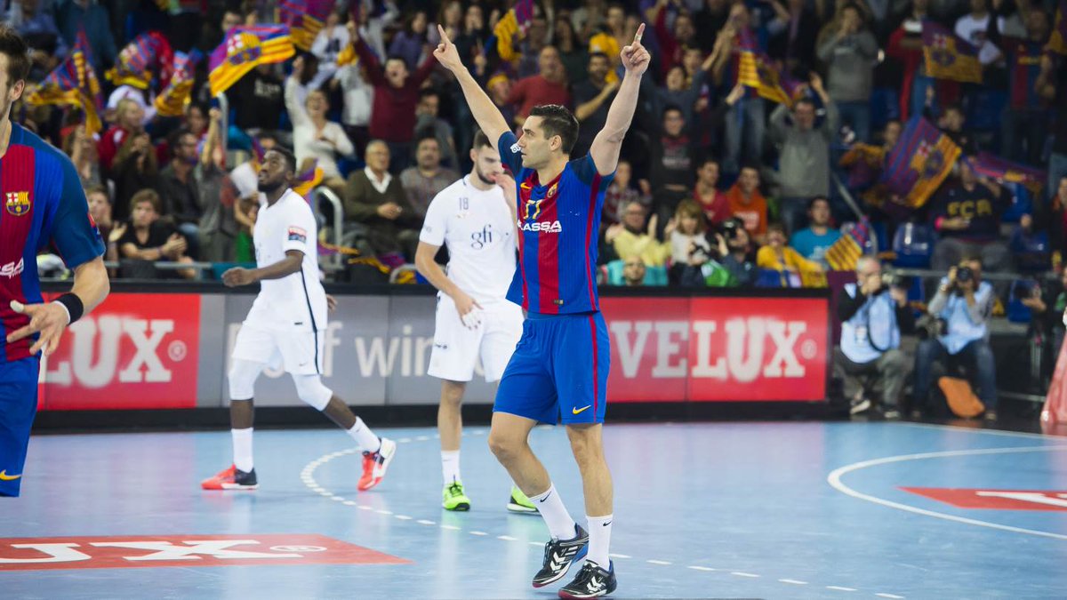 📝 'Cop de líder! (35-32)', la crònica del <a href="/FCBhandbol/">Barça Handbol</a> - <a href="/psghand/">PSG Handball</a> ow.ly/wJhy306MBqs #HandbolLive #FCBLive