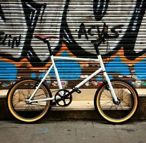 rabasacycle's tweet photo. #RabasaNova a @BikeGracia, Barcelona! Passeu a veure-la!
#minivelo #urbanbike #urbancycling #handmadebike https://t.co/veB3Eg3bsc https://t.co/QZKlkjhHNw