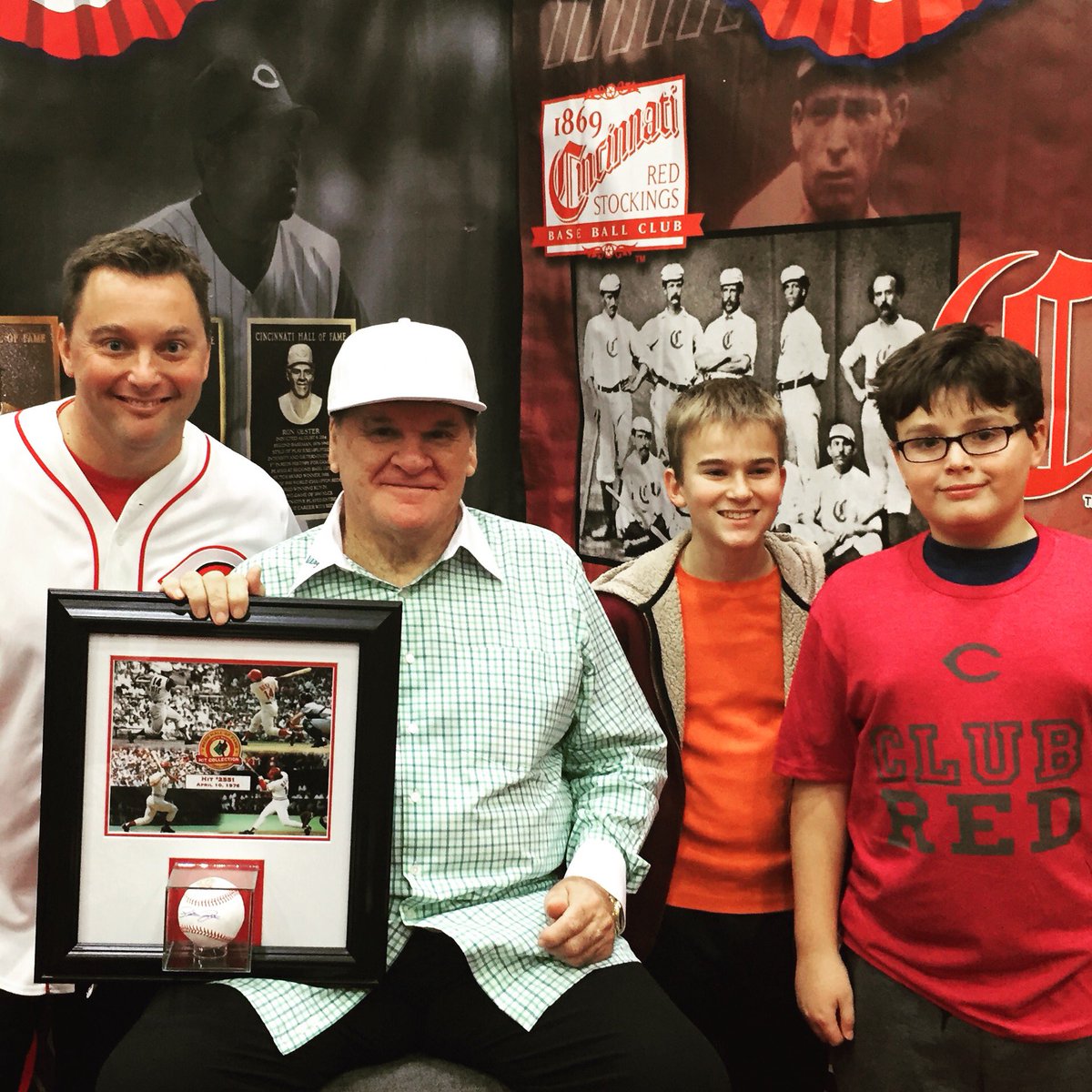 FakeToddBenson's tweet photo. Boss, Ryan and I meeting the #HitKing @PeteRose_14 #redsfest @TheBossBenson https://t.co/mZntTygnIn
