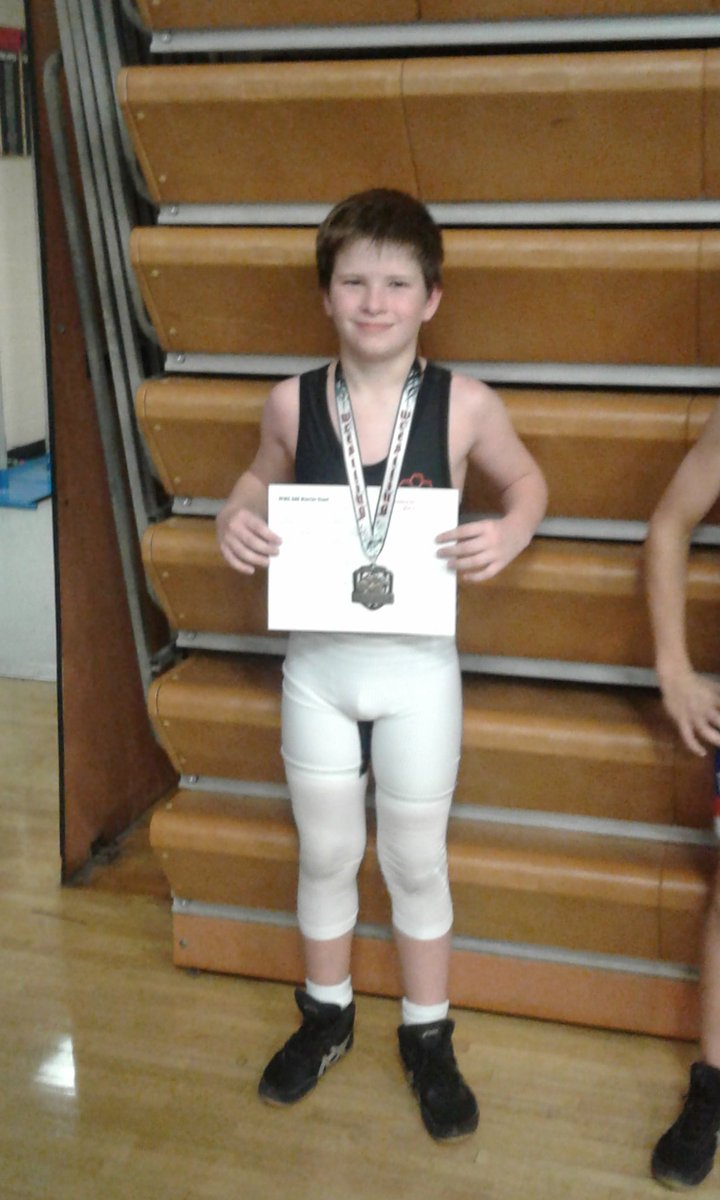AdrianeGreen42's tweet photo. 5 pins today👊2 medals #warriorclash #95lb https://t.co/PUJnU8FM15