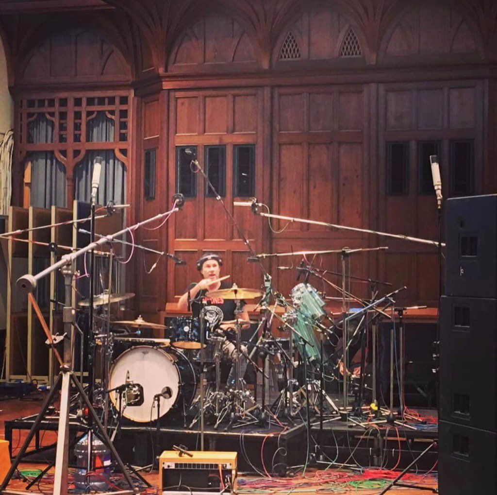 RHCPchad's tweet photo. Count the microphones.. and win a pair of sticks. #drumporn https://t.co/OAAr5QFTWq