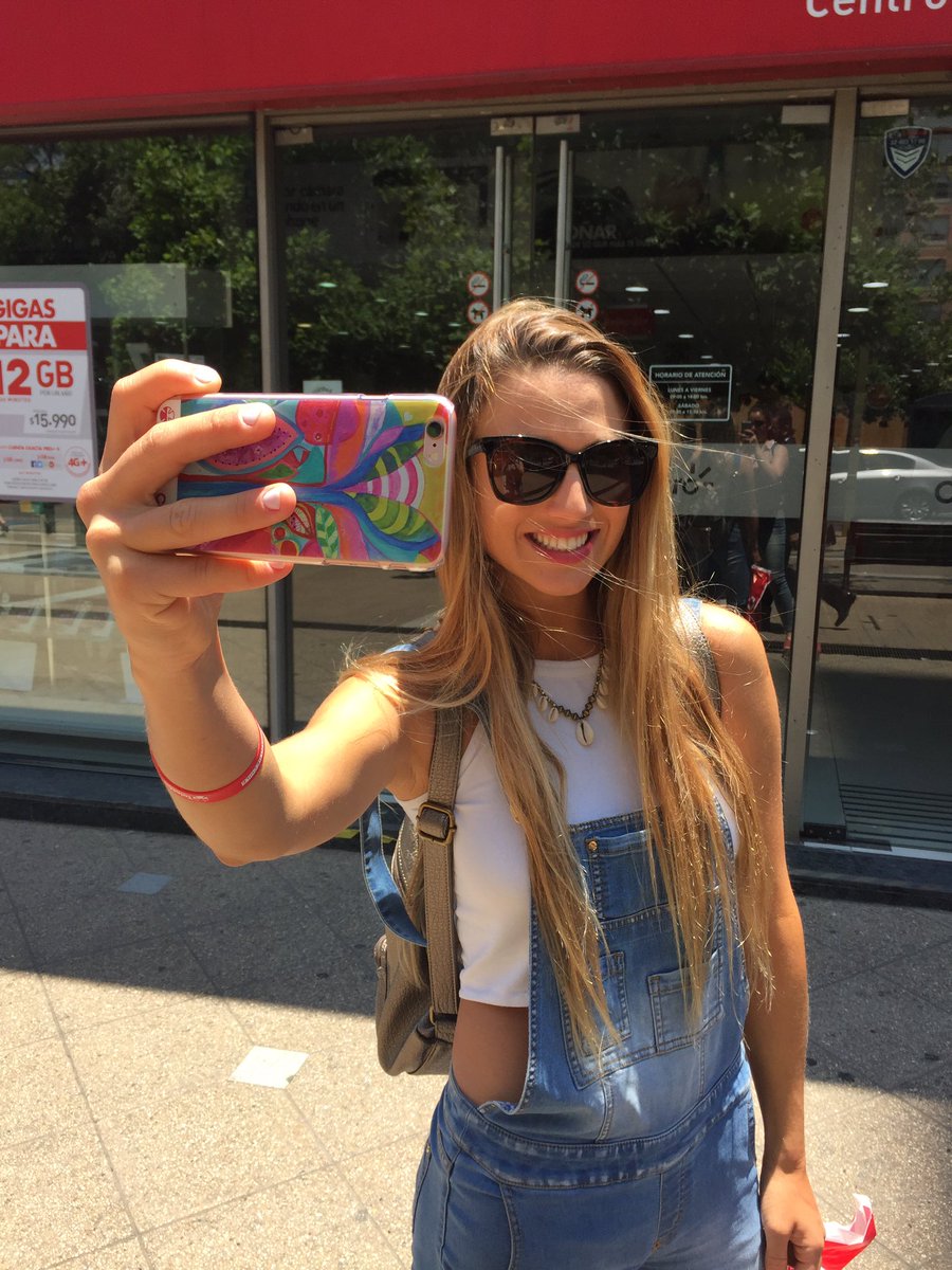 clarochile_cl's tweet photo. Al igual que @IsidoraUreta tú también puedes subir una foto con tu linda carcasa usando nuestro HT #ArTeleton 🎨💕📸 ¡VAMOOSSS! #modoteleton https://t.co/hiiyA76zFJ