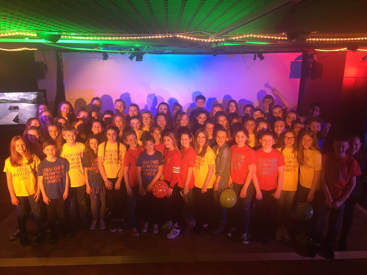 OnlyKidsAloud's tweet photo. We had a great time performing with @onlymenaloud this evening. Big thanks to @Paul_Rothwell and @CraigYates for conducting us! https://t.co/Om5hSFtJgt