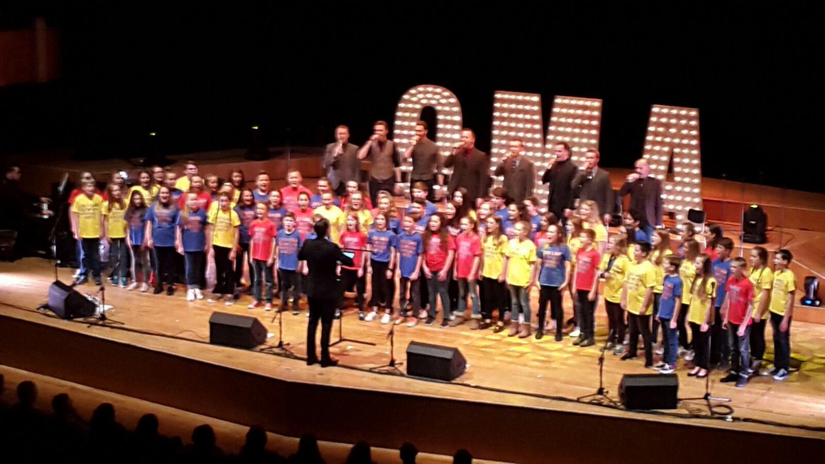 OnlyKidsAloud's tweet photo. We had a great time performing with @onlymenaloud this evening. Big thanks to @Paul_Rothwell and @CraigYates for conducting us! https://t.co/Om5hSFtJgt