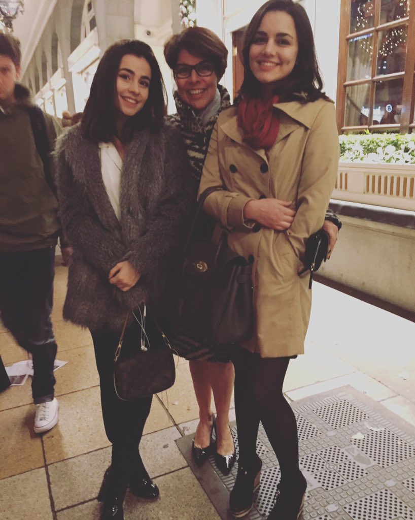 eli_winslow's tweet photo. Happy Birthday Mum! 🎄🎉 https://t.co/7JpcYfy7xB