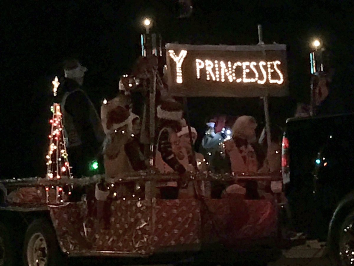 DavidBohmNC's tweet image. Loving all these Y Guides tribes @DowntownApexNC Christmas Parade. #HowHow echoing the streets. @ArapahoeNation @w_k_mclaughlin @JamesRVann