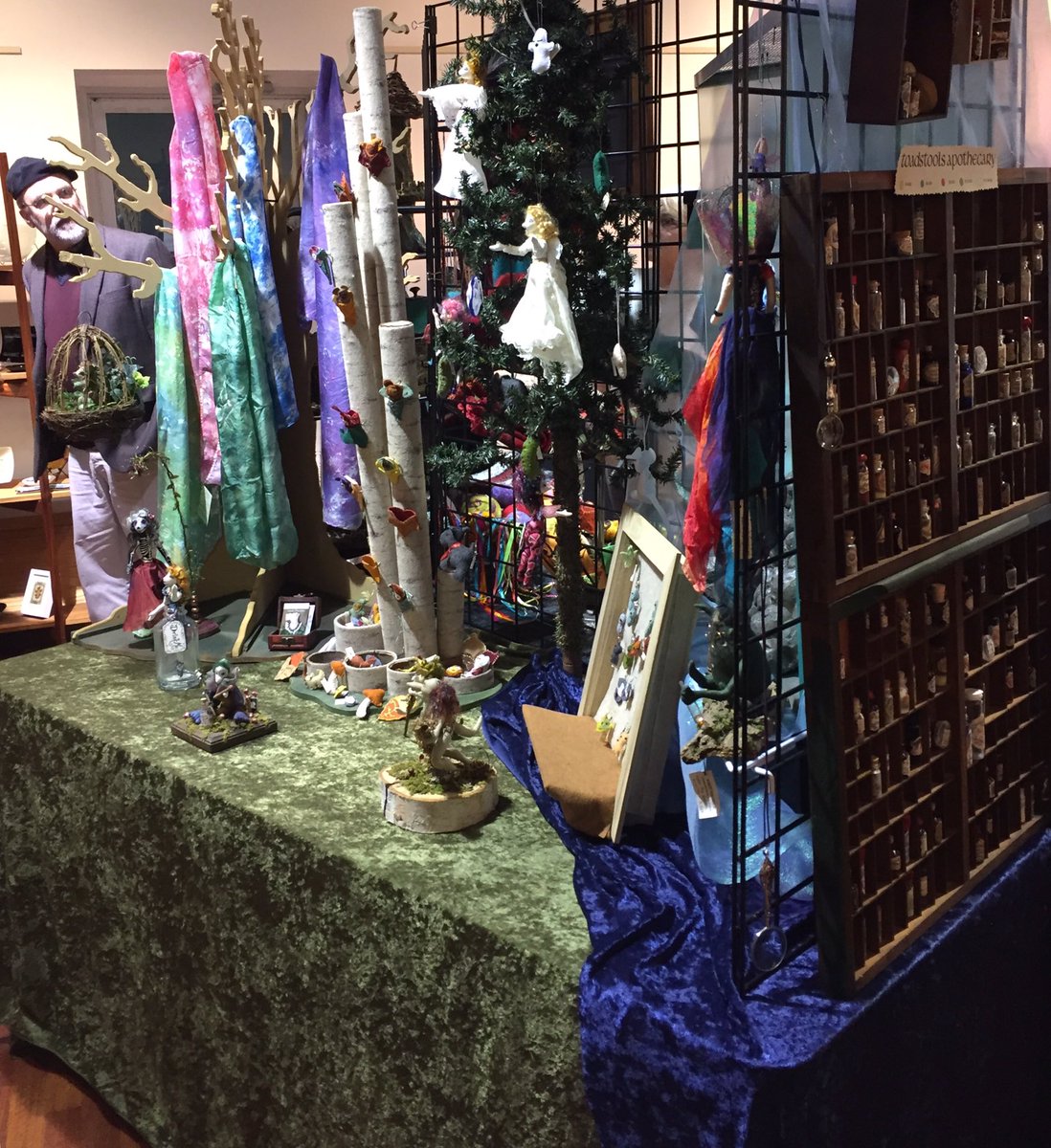 Holiday Art Market - Meet the Artists Reception tonight until 8pm! Find the perfect gift while having snacks &amp; chatting w/artists #netde