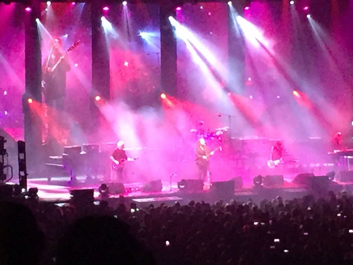 markbeetle's tweet photo. Amazing last night of The Cure's tour. #thecure #TheCureTour2016 https://t.co/LiGgEAE7Q8