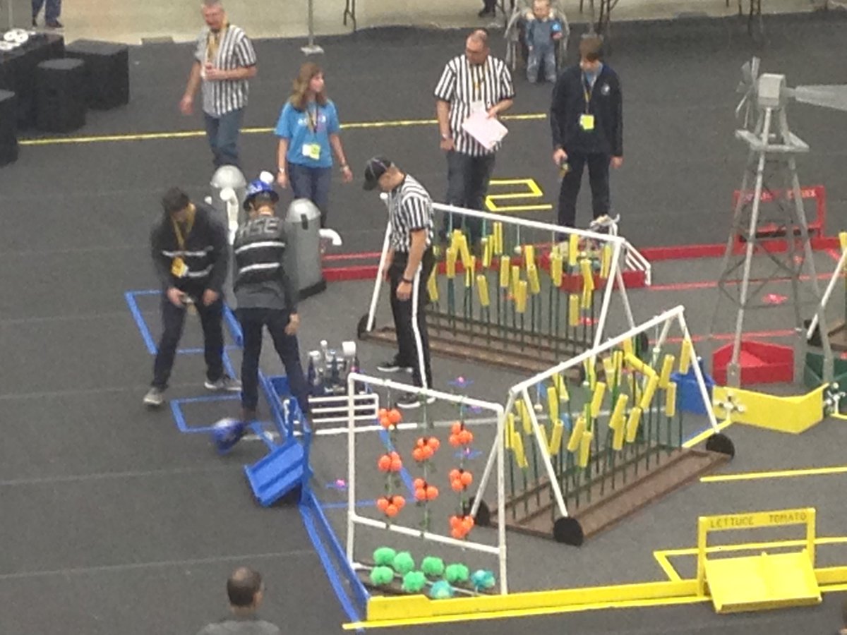 HSEPLTW's tweet photo. We had a great day today!Finished 8th out of 35 in the game, 4 other awards. Lots learned, new friendships formed. Congrats @StritchRobotics https://t.co/26hFs3gfYr