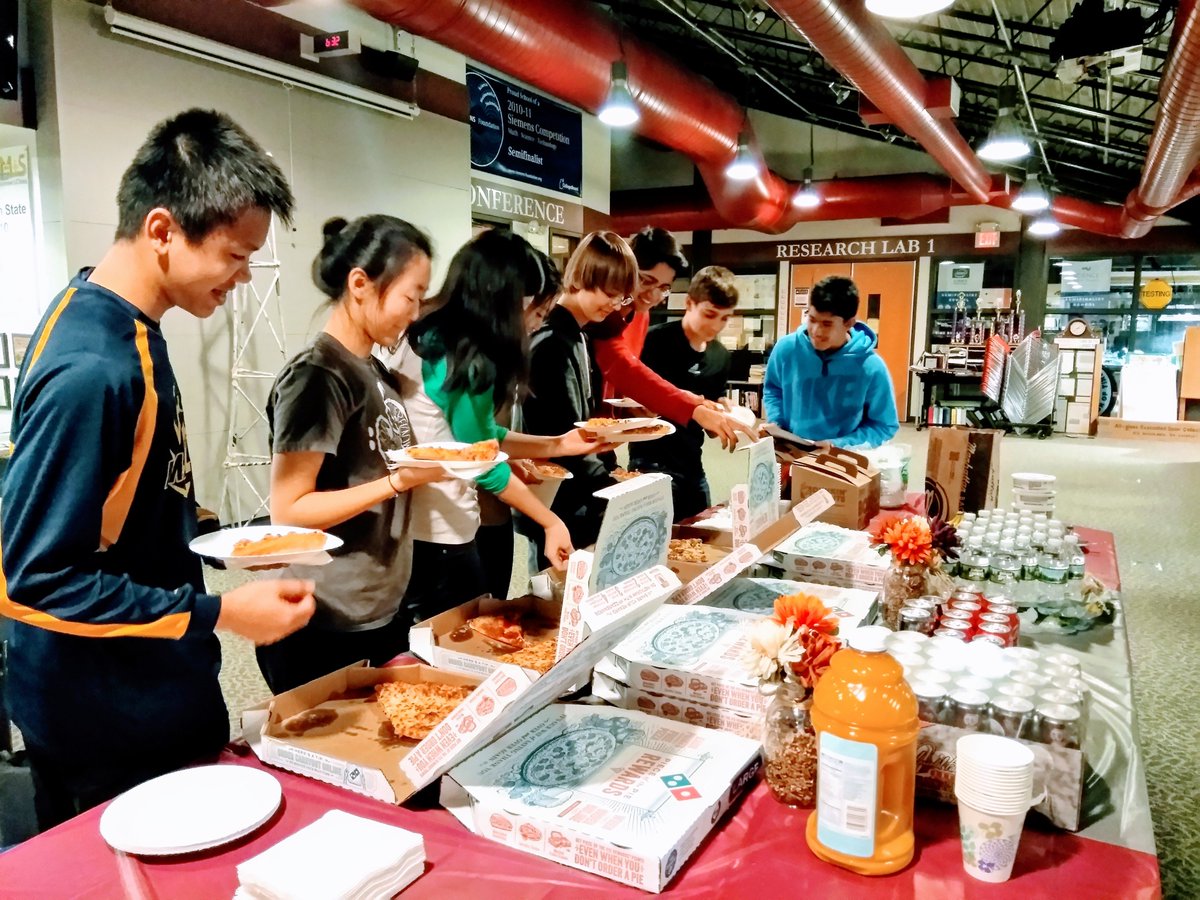 hthshacks's tweet photo. also it's dinnertime lol
i almost love pizza more than i love hacking!
(not true i love hacking with all my heart)
#localhackday #hthshacks https://t.co/OrpWohDIq2