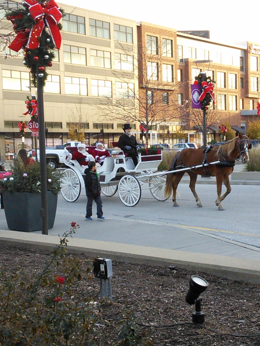 #D59ForestView and <a href="/holmes_choir/">Holmes JH Choir</a> @ Randhurst Village spreading some Holiday Cheer! Great Job All!