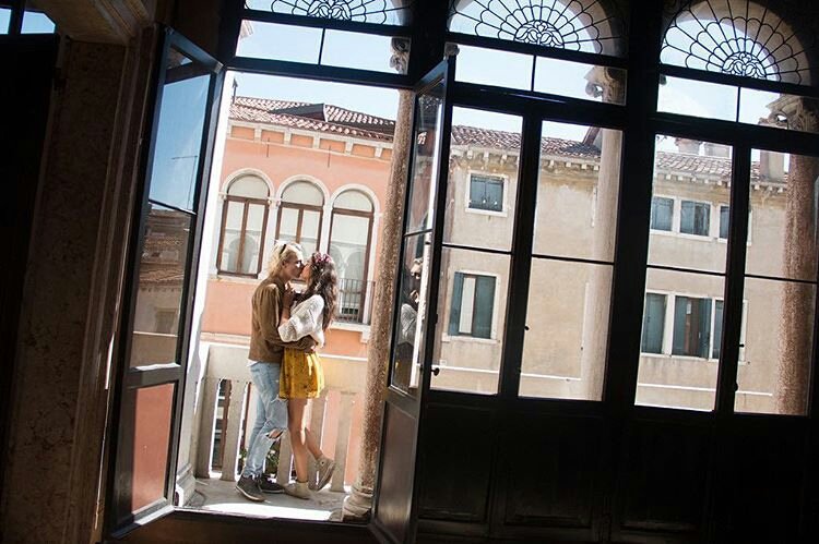 Juliet's balcony 😍. @GccdEncugh  <a href="/itzdcvecameron/">Alexa ♥</a>