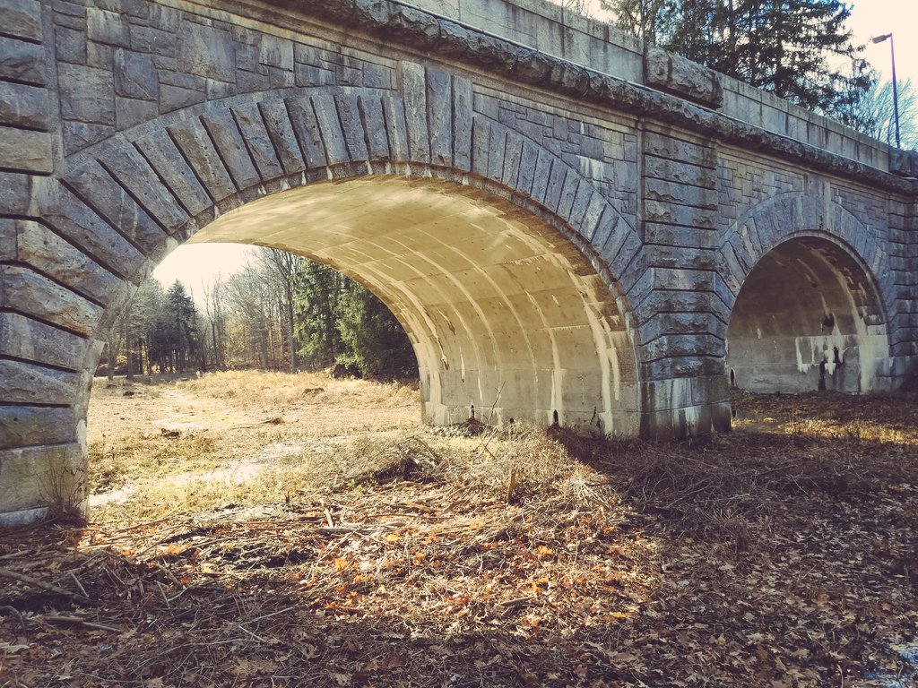 BuiltActive's tweet photo. Weekend long runs help develop a base to avoid overexertion injuries. Tip: run an interesting route to stay motivated. #builtactive https://t.co/9DtFchp7Bc