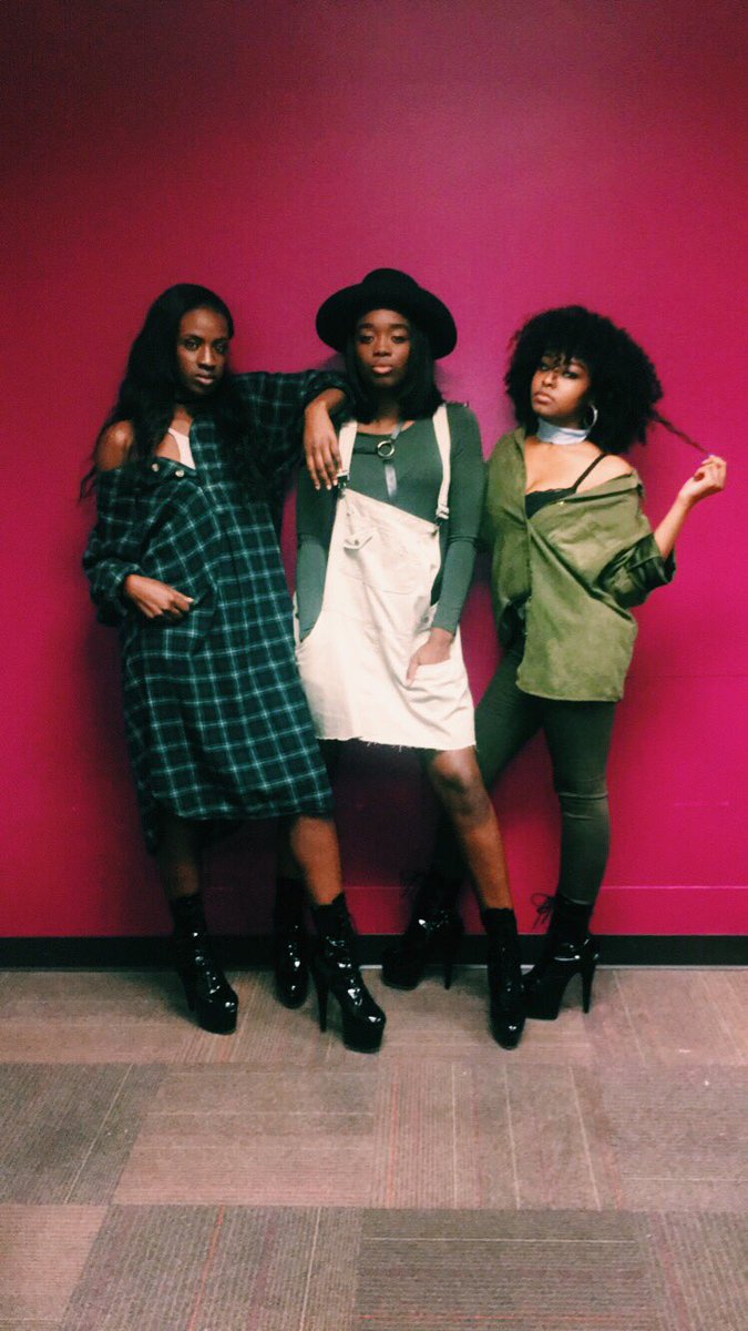 yoneemz's tweet photo. Thank you @damageinc_iup for letting me help on set today. #creativedirect #kreadivminds #fashionstylist https://t.co/ODN3kzRoov