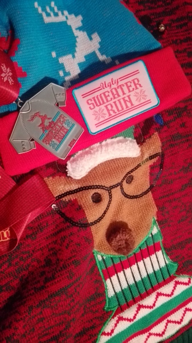 ruth_jmz's tweet image. Dedicado con cariño para el @Arqui_Runner 
Mi primer 5K en el gabacho 😂
#UglySwaterRun #USR2016 
#Atlanta