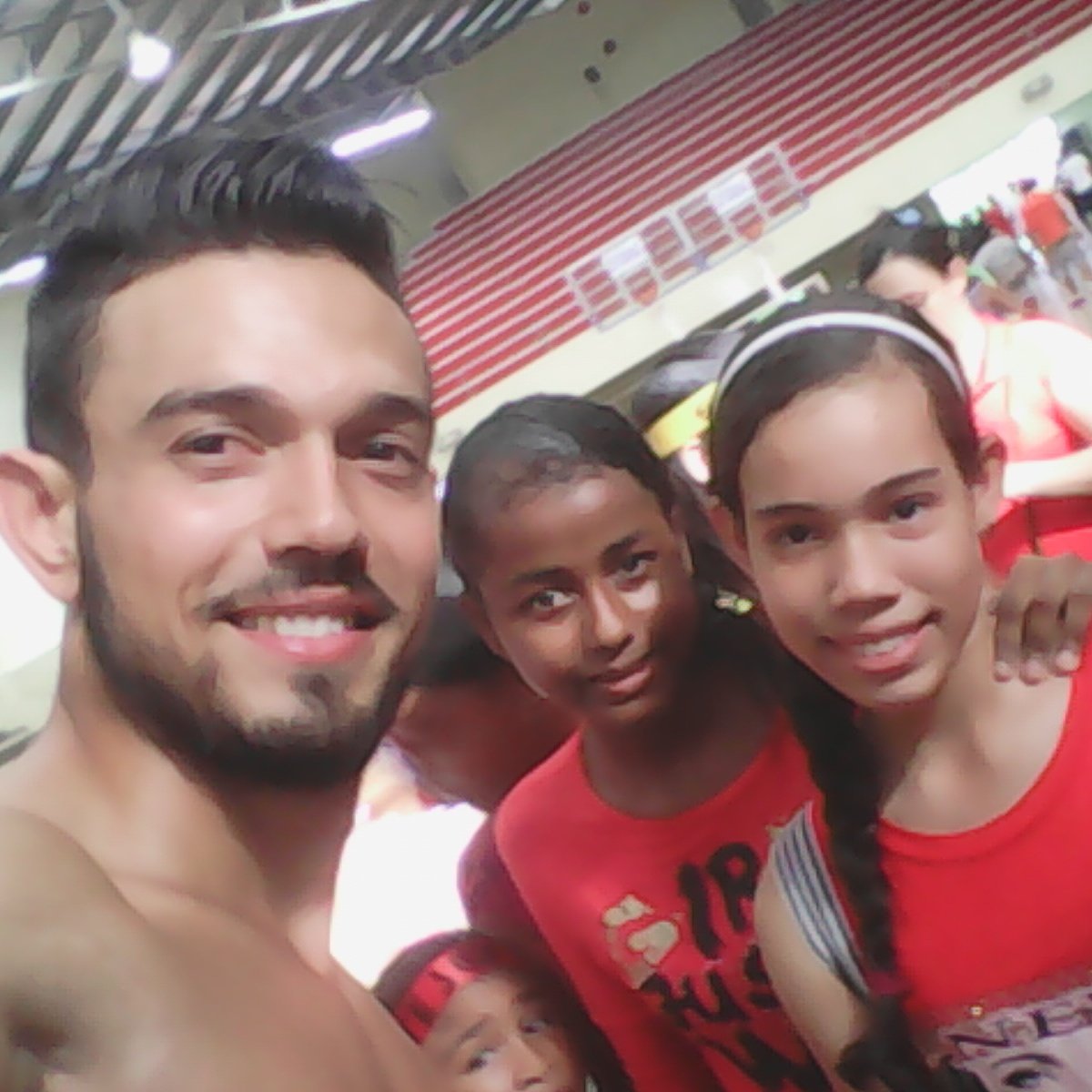 itzel_olivarren's tweet image. Una con yanc y la mejor amiga