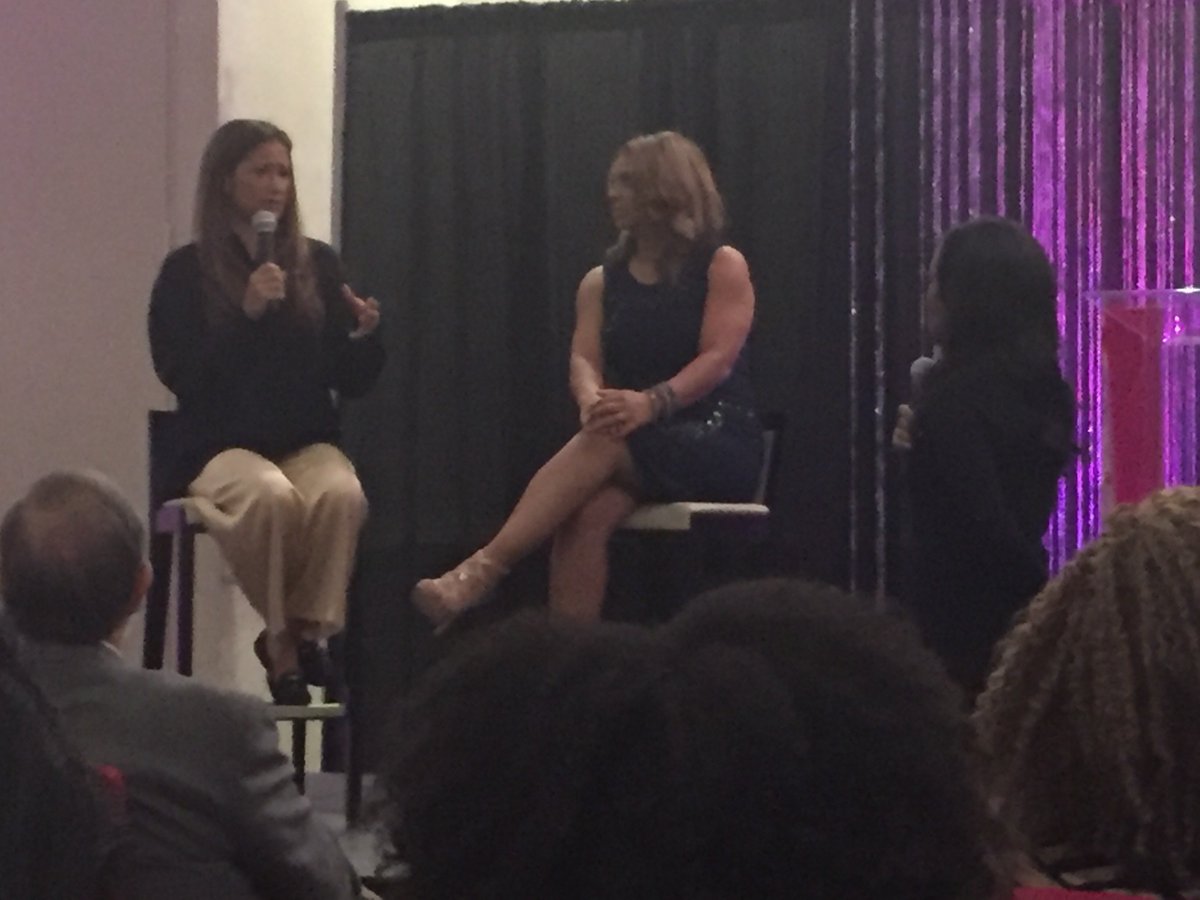40pluswonders's tweet photo. @mixedchicks teaching @MogulCon2016 on the steps on building a brand. #40pluswonders #mogulcon2016 #investinyourself https://t.co/EuWgBElgtf
