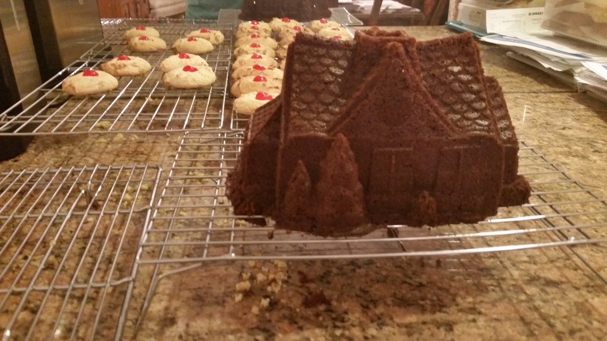 BritishBakers's tweet photo. Our lovely ginger bread house with British macaroons in the back! These items will be sold at the Market tomorrow. https://t.co/XPrU1ZzW0k