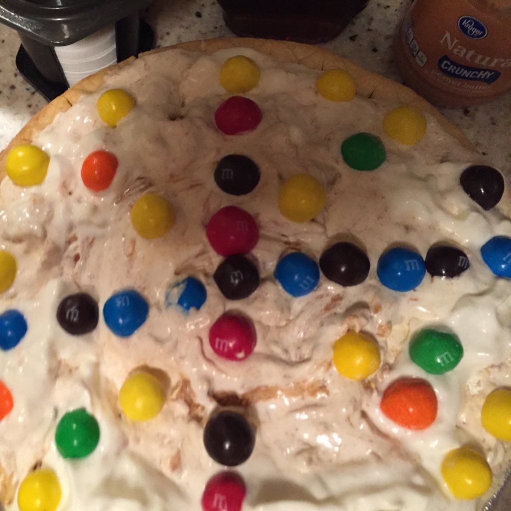 afrozenbubble's tweet image. #dessert #homemade @kroger  natural crunchy PB + @MyMMscom  @mmschocolate  🍦🍴 pie #icanbake #yum  #diy