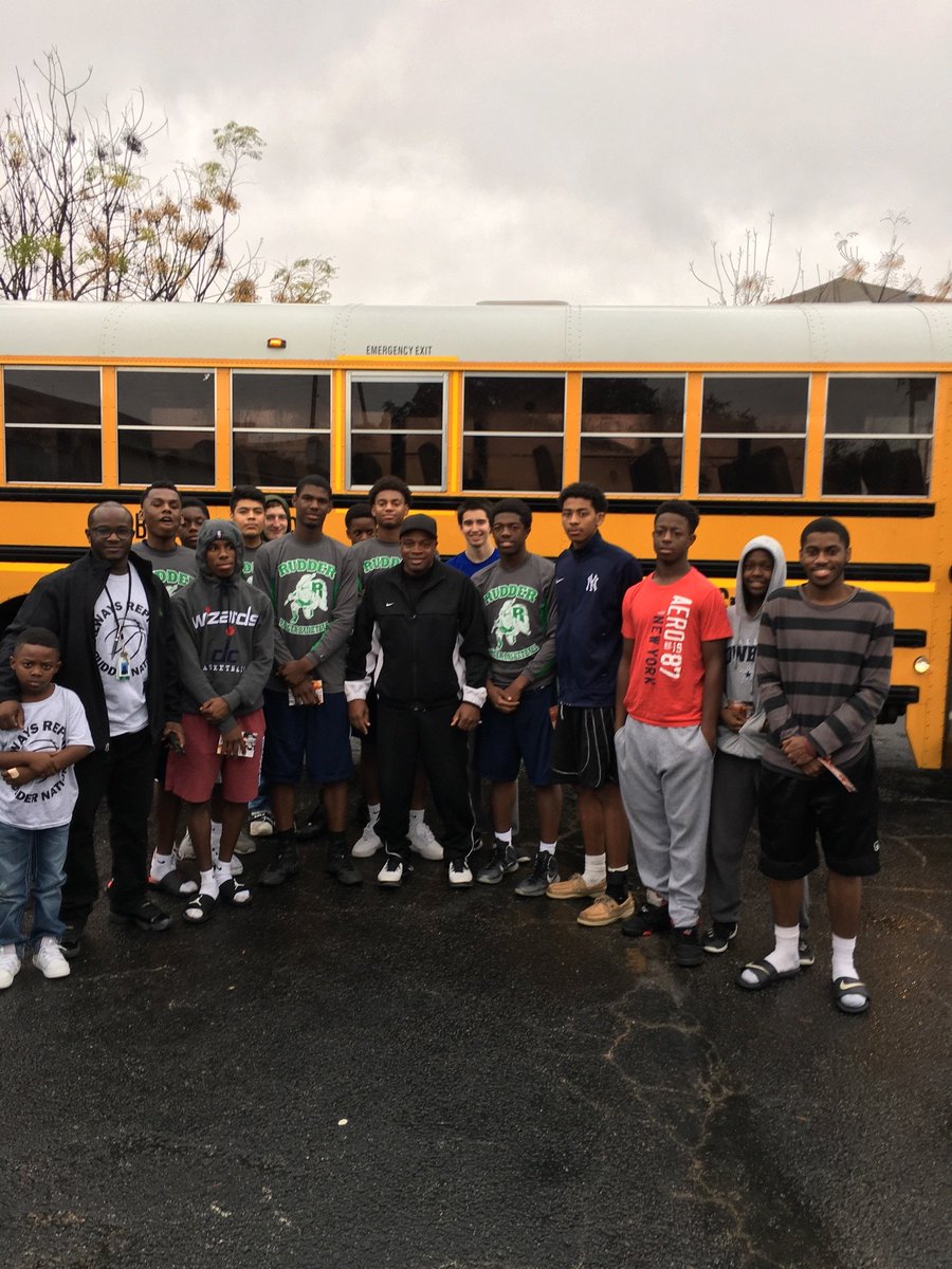 BennieMayes's tweet photo. Today gets better @RudderNationTX Freshman and JV met the REAL Coach Carter @CoachWCompton @RudderHS_BISD @BryanISDSports @BryanISD https://t.co/DTgQ1VGQma