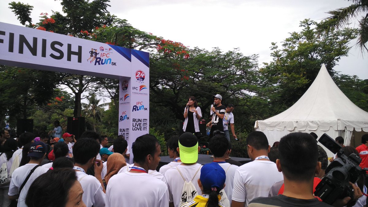 indonesiaport's tweet photo. 4/12 #IPCRUN Antusias peserta saat pembagian doorprise. Selamat bagi yg beruntung yaaaa 😊😊 #HUTIPC #IPC24 https://t.co/aWMgvIP7WI