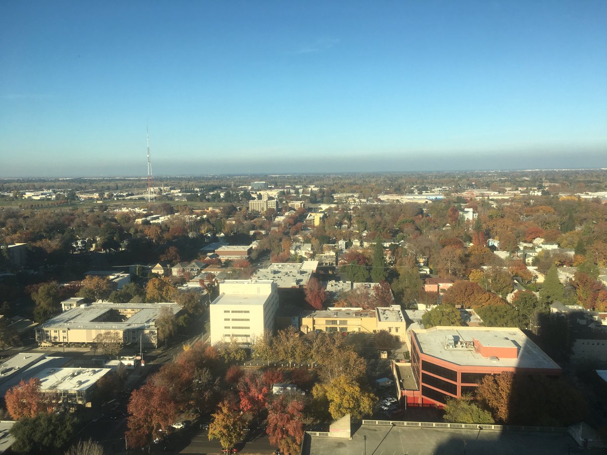 Ben_Jacobs_'s tweet photo. Hello Sacramento. Geared up and ready to roll. #runCIM #PR https://t.co/VllWtS1S3Q