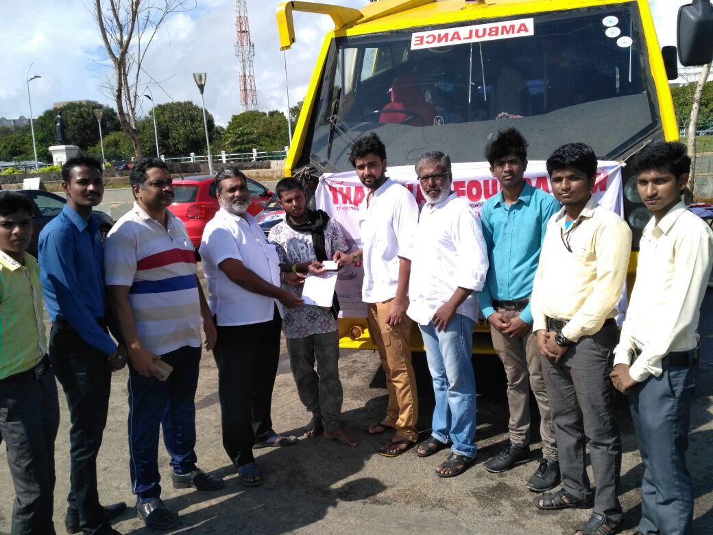Rajini_RFC's tweet photo. Thalaivar foundation blood donation camp right now happening at #Marinabeach @RIAZtheboss @soundaryaarajni @ash_r_dhanush @v4umedia1 https://t.co/woIJVkJMMr