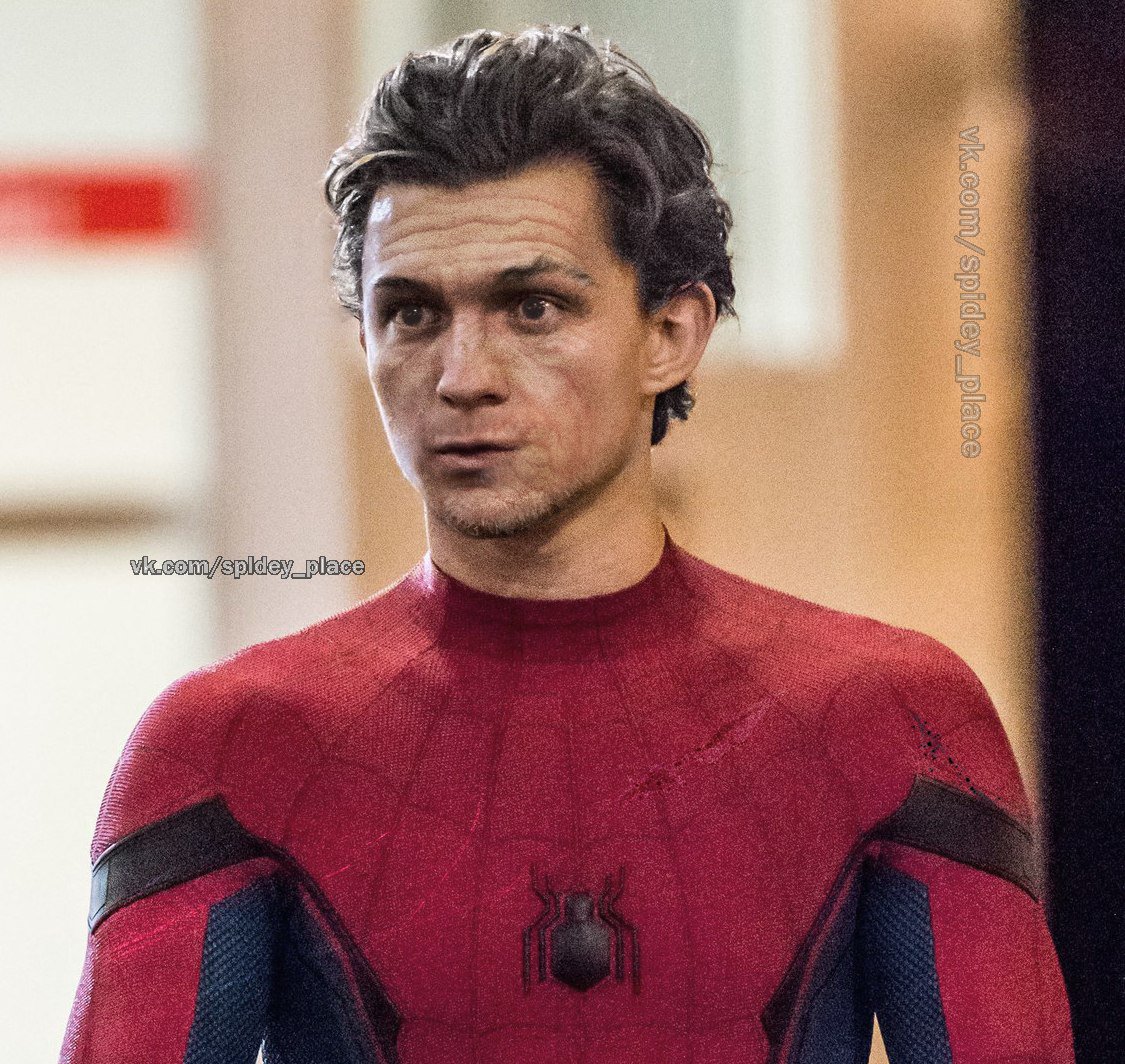 DAILYBUGLETM's tweet photo. #ЧеловекПаукВозвращениеДомой #TomHolland 
В ожидании тизер-трейлера к #SpiderManHomecoming ты не замечаешь, как медленно, но верно стареешь. https://t.co/VgW35Wawqy