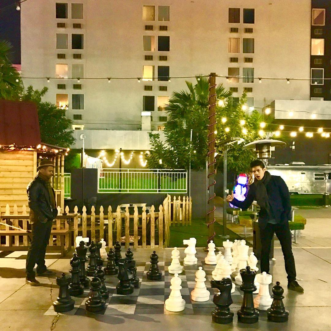 TMI_Uruguay's tweet image. Vegas fun for @HarryShumJr @Shelby_Rabara @BrandinPhillips &amp;amp; #MarissaUpchurch #GiantChessBoard