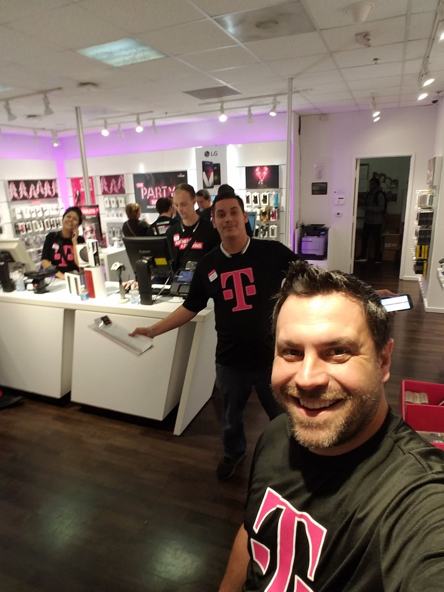 Mobile1_SteveO's tweet photo. Arden Fair pushing all night to finish the day right! Holiday season is here! Come and get your gifts! @MobileOneLLC @dperry2929 @Melzing87 https://t.co/DbGuzpiStT