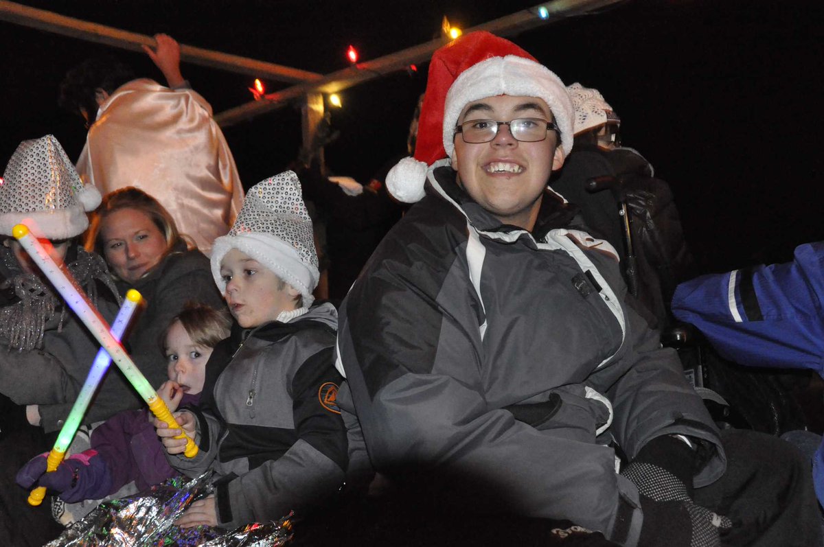 Pictures from tonight's <a href="/PtboKinsmen/">Peterborough Kinsmen</a> Santa Claus parade electriccityspecialneedshockey.com/portfolio-view…