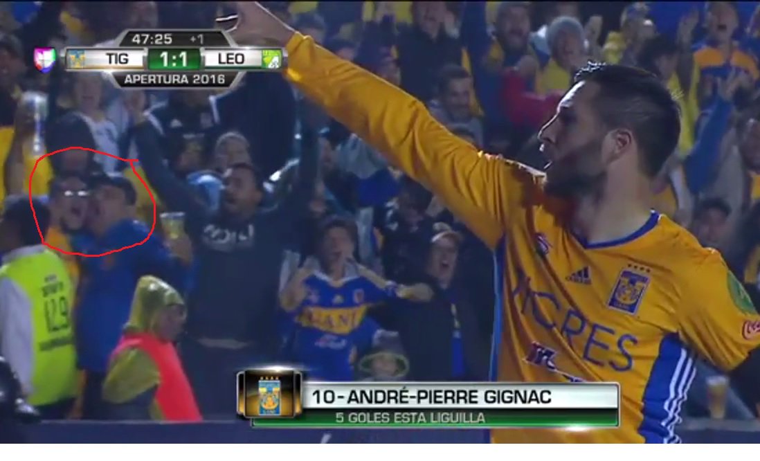 SanCadilla's tweet photo. Amor en tiempos de futbol... https://t.co/EisAg47LK1