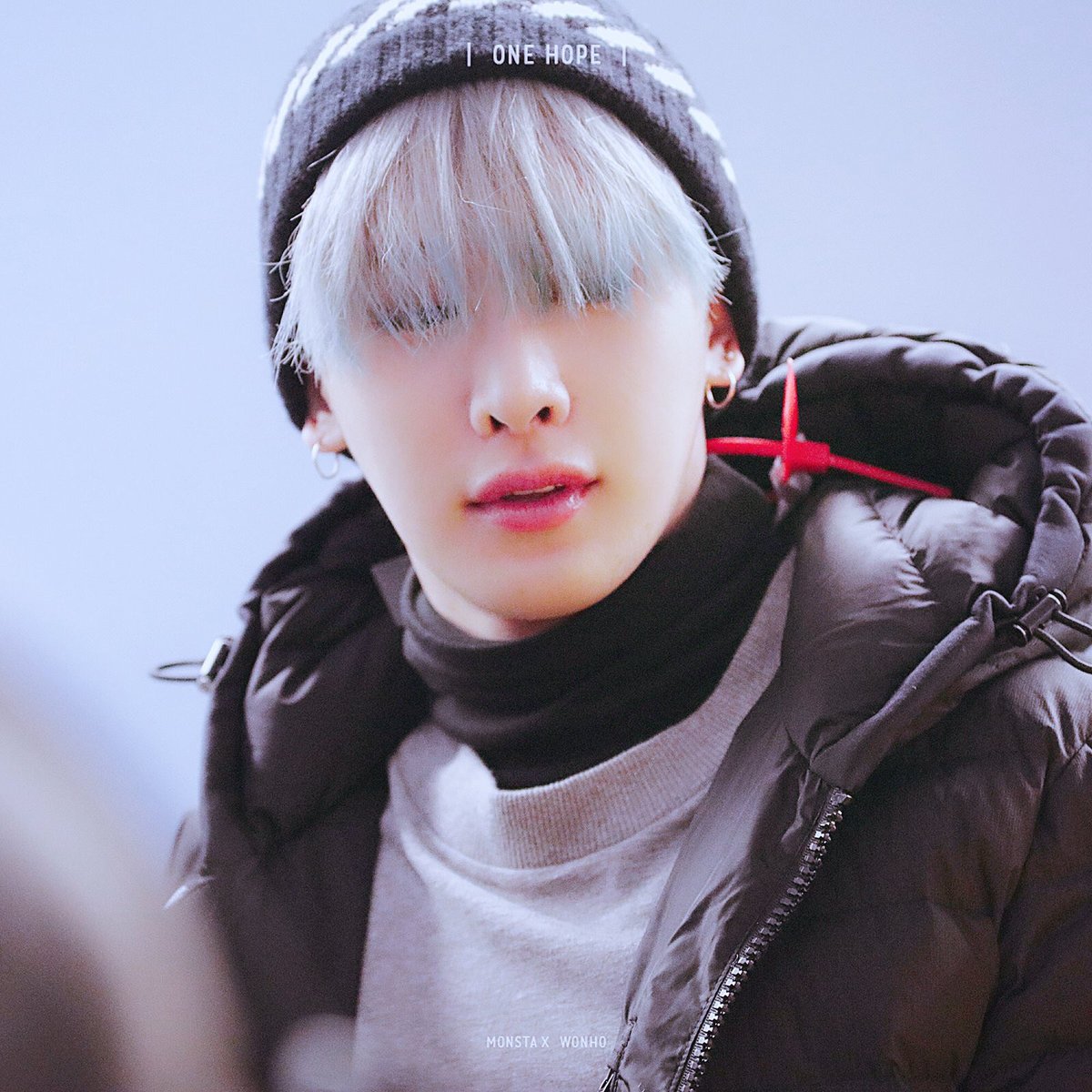 wonho_save's tweet photo. 작년 마마때랑 올해 마마때인데 변한게 머리색 뿐이야 ㅋㅋㅋㅋㅋㅋㅋㅋㅋㅋㅋㅋㅋㅋㅋㅋ 예쁜 울 오빠 눈 보여주세요 ㅠㅠ https://t.co/rRusL8rCJm