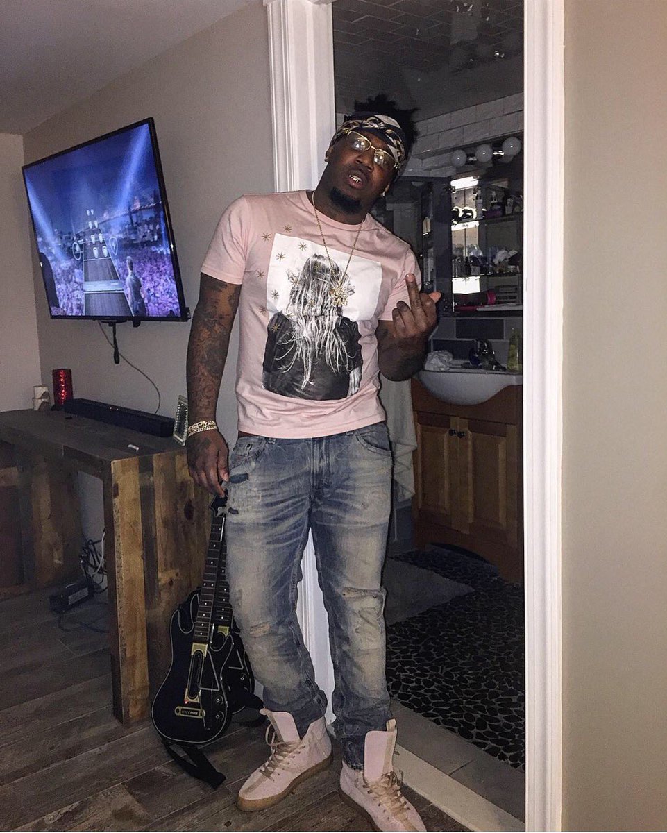 m80fanpage's tweet photo. #TrapKelly π¦πΏππΎ https://t.co/DfkhH5LbaP