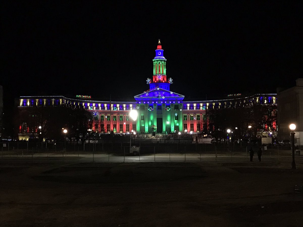 collab_guy's tweet photo. #ParadeofLights https://t.co/S8Ug9Z7Sk5