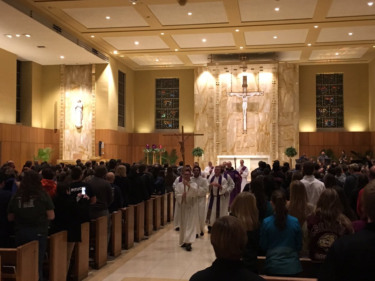 CLEpriesthood's tweet photo. Closing out #ccyc2016 in the best way possible...receiving Jesus in the relentless love of the Eucharist! https://t.co/MdaEQ2VDUo