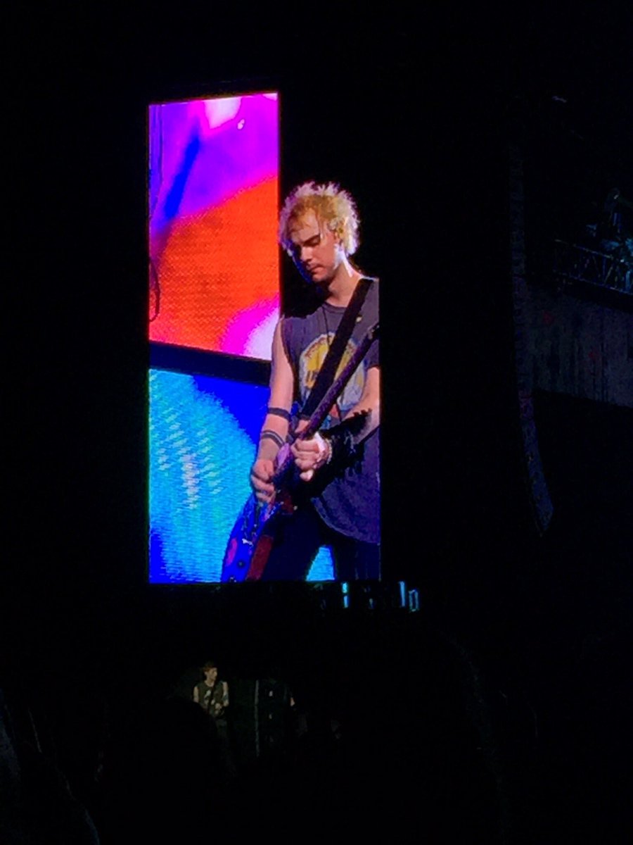 lexikinkaid's tweet photo. happy #fiveyearsof5sos ❤️❤️❤️ https://t.co/FEllMU2fBJ