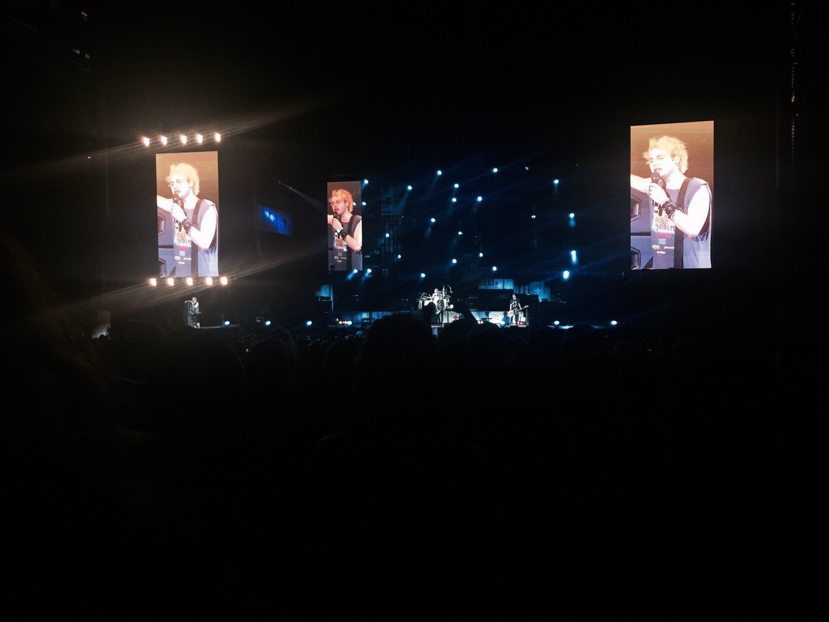 lexikinkaid's tweet photo. happy #fiveyearsof5sos ❤️❤️❤️ https://t.co/FEllMU2fBJ