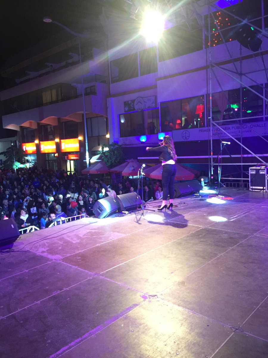 TeletonO's tweet image. La gran katy Orellana canta en Ovalle apoyando @Teleton #ElAbrazoDeChile llevamos $102.435.00 falta poco para los $150.000.000