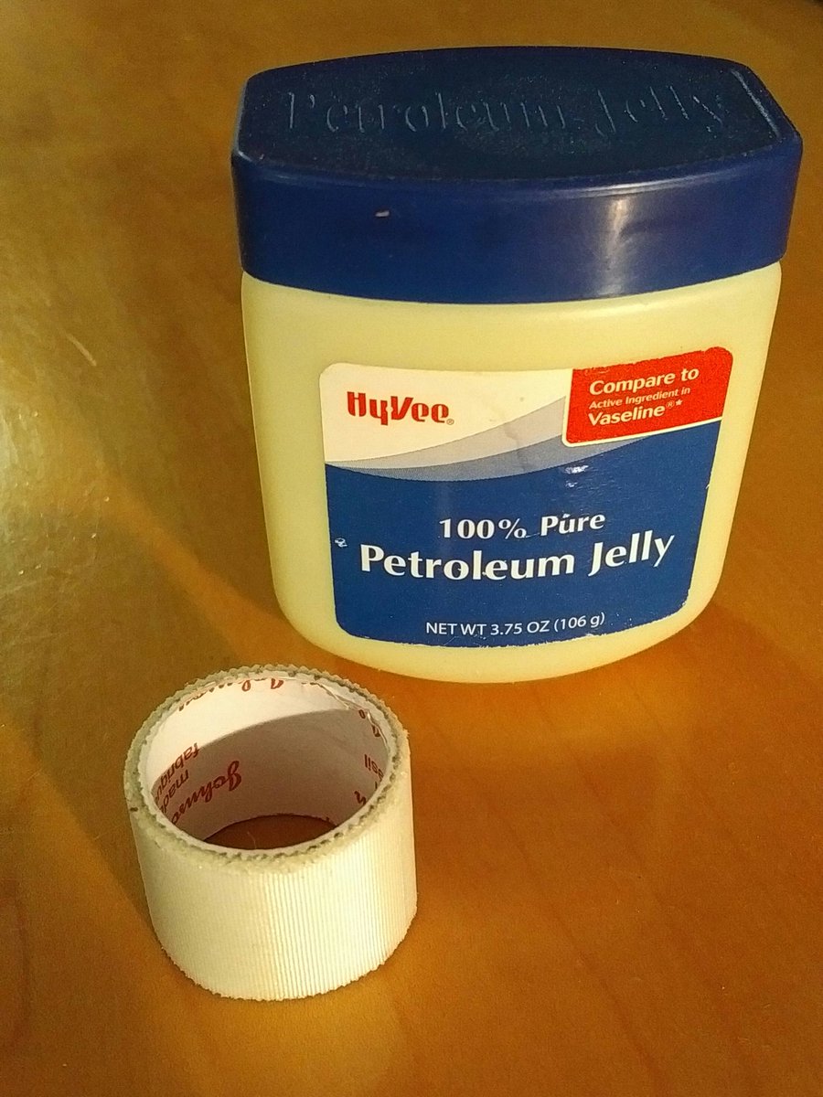 ScottyMacRuns's tweet photo. Marathon essentials ready for tomorrow! #niptape #nochafing #preracephoto #marathonerproblems https://t.co/2trEMxGmK7