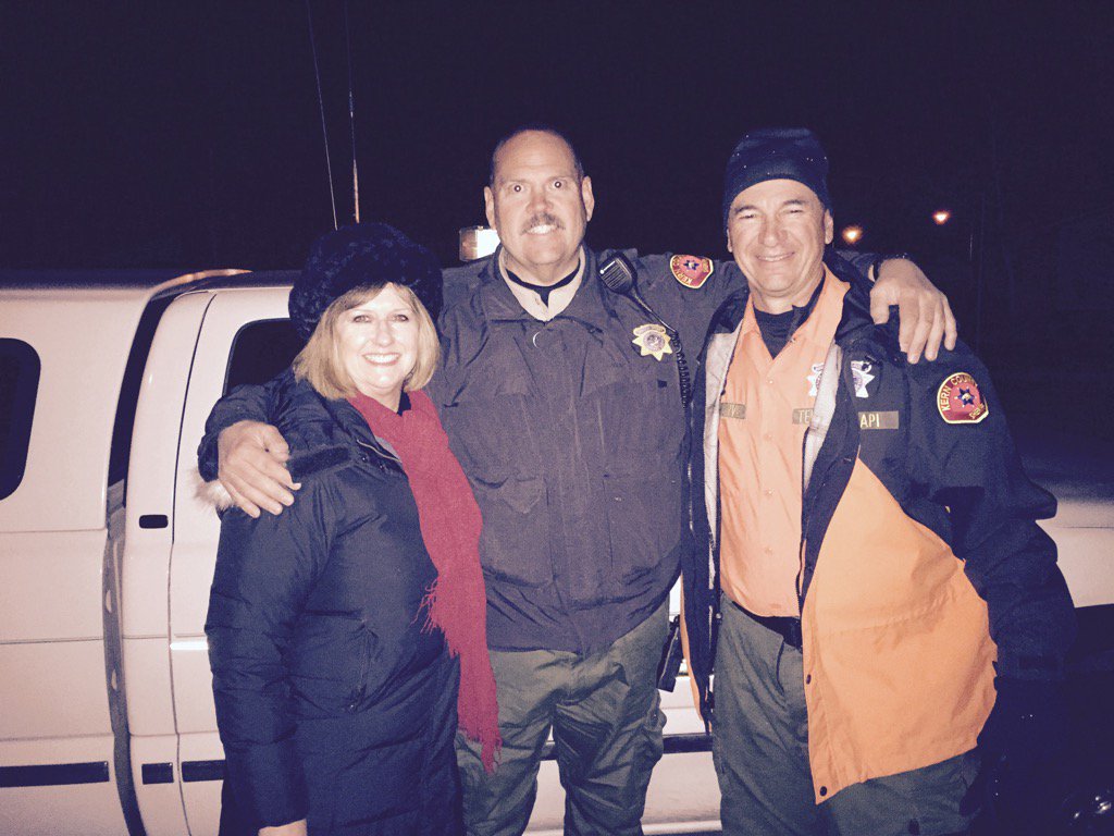 AndreasBervel's tweet photo. Tehachapi Christmas Parade, riding with Tehachapi Mountain Search &amp; Rescue, with my husband and Captain Jeff Snyder! https://t.co/cz8Prp9moi