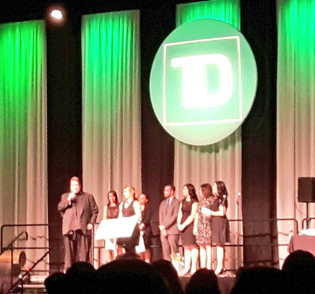 AmyTsang_TD's tweet photo. $5,000 donation to the @yegfoodbank from @TD_Canada at this tough time of the year! So proud! @Lcolangelo_TD @JDerrick_TD @HeatherWagnerTD https://t.co/ZkIDfFI7jl